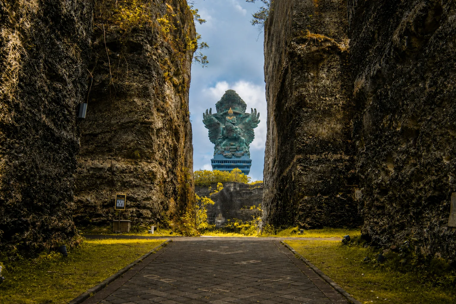Garuda Wisnu Kencana Cultural Park and Jimbaran dinner